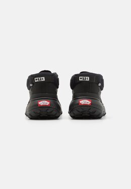 Vans: Чёрные кроссовки 