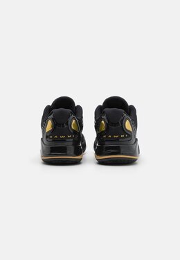 New Balance: Белые кроссовки 
