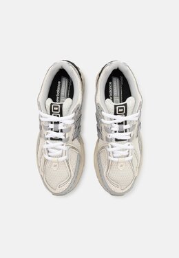 New Balance: Белые кроссовки 