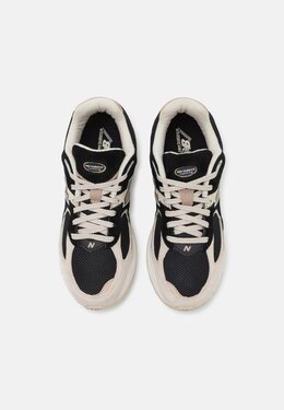 New Balance: Чёрные кроссовки 