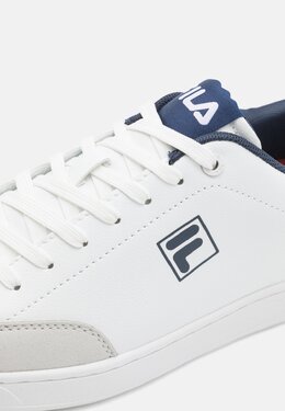 Fila: Белые кроссовки 