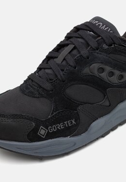 Saucony: Зелёные кроссовки  Shadow