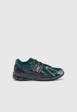 New Balance: Зелёные кроссовки 