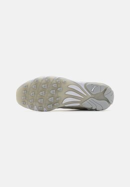 PUMA: Серые кроссовки  Essentials