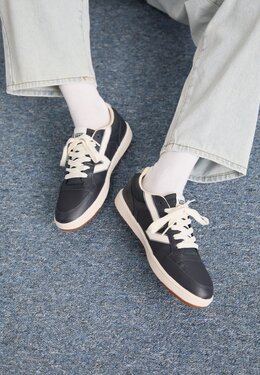 Vans: Чёрные кроссовки 