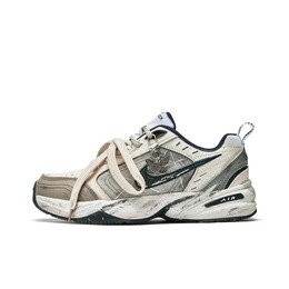 Nike: Бежевые кроссовки  Air Monarch