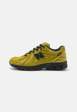 New Balance: Зелёные кроссовки 