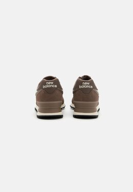 New Balance: Коричневые кроссовки  574
