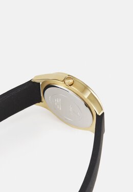 GUESS: Часы 