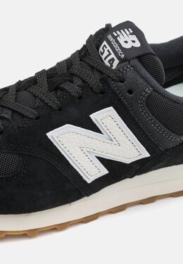 New Balance: Чёрные кроссовки 