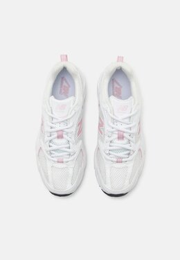 New Balance: Белые кроссовки 
