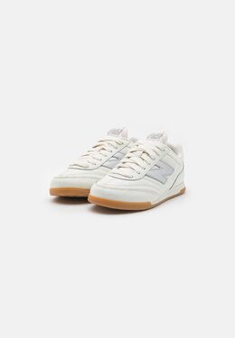 New Balance: Белые кроссовки 