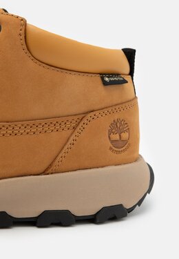 Timberland: Бежевые туфли 