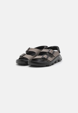 Birkenstock: Серые сандалии 