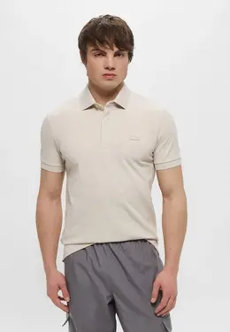 Lacoste: Бежевое поло 