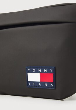 Tommy Jeans: Чёрная поясная сумка 