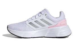 Adidas: Белые кроссовки 