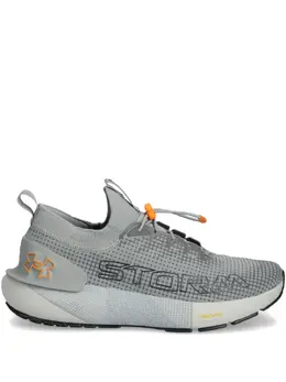 Under Armour: Кроссовки 