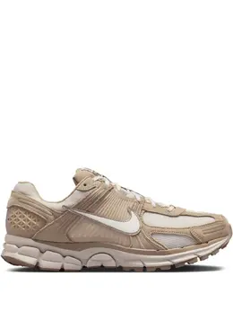 Nike: Светлые кроссовки 