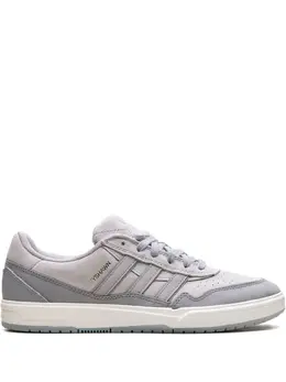 adidas: Светлые кроссовки  Tyshawn