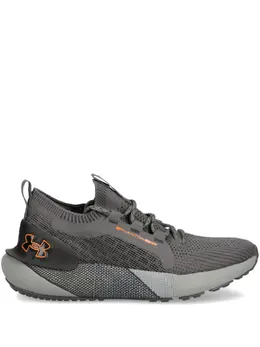 Under Armour: Кроссовки 