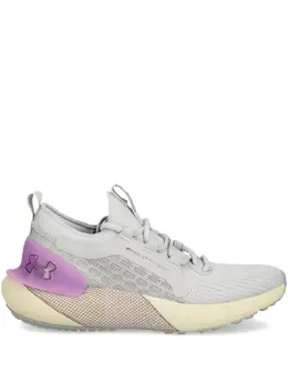 Under Armour: Кроссовки 