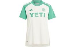 Adidas: Белая футболка 