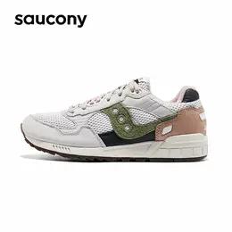 Saucony: Серые кроссовки  Shadow 5000