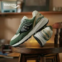 Saucony: Зелёные кроссовки  Shadow