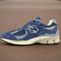 New Balance: Синие кроссовки  2002R