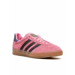 adidas: Тёмные кроссовки  Gazelle Indoor