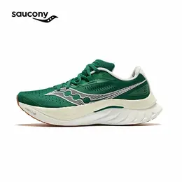 Saucony: Зелёные кроссовки  Endorphin Speed