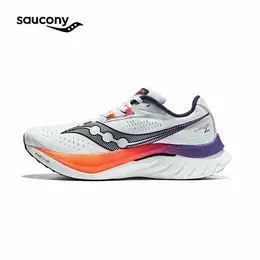 Saucony: Белые кроссовки  Endorphin Speed