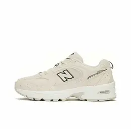 New Balance: Бежевые кроссовки  530