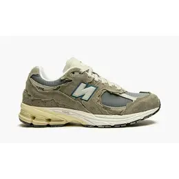 New Balance: Серые кроссовки  2002R