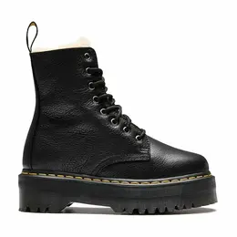 Dr. Martens: Чёрные ботинки 