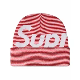 Supreme: Красная шапка 