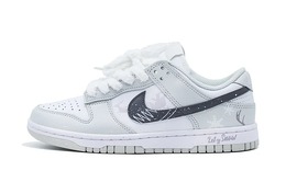 Nike: Белые кроссовки  Dunk