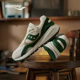 Saucony: Бежевые кроссовки  Shadow