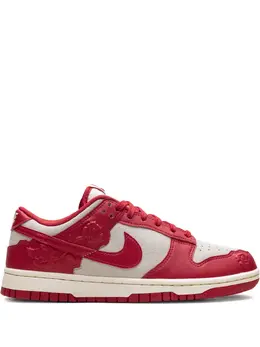 Nike: Красные кроссовки  Dunk Low