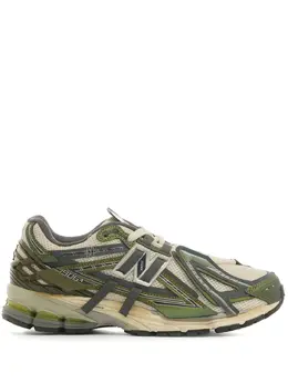 New Balance: Зелёные кроссовки 