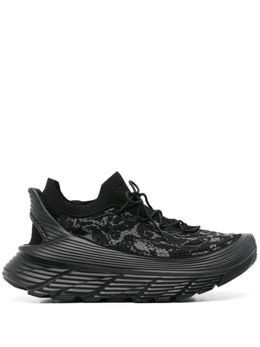 HOKA: Чёрные кроссовки 