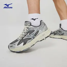 Mizuno: Серые кроссовки 