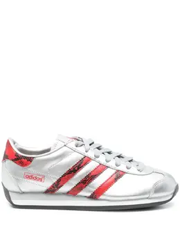 adidas: Серебристые кроссовки 