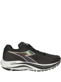 Diadora: Чёрные кроссовки 