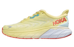 Hoka One One: Жёлтые кроссовки 