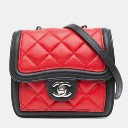 Chanel: Красная сумка через плечо 