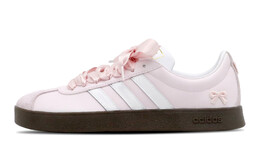 Adidas: Белые кроссовки 