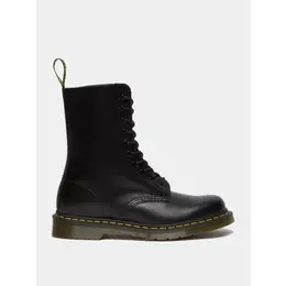 Dr. Martens: Чёрные ботинки 