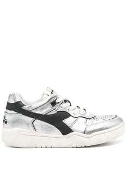 Diadora: Серебристые кроссовки 